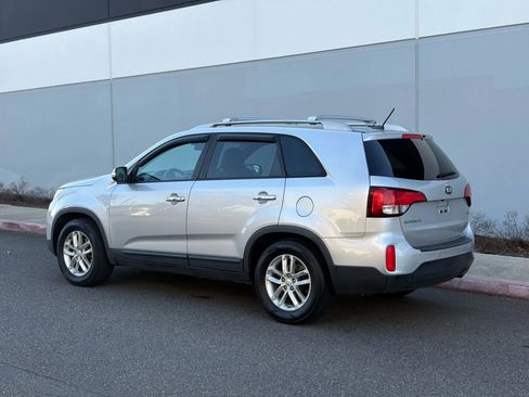 Used 2014 Kia Sorento LX image 4
