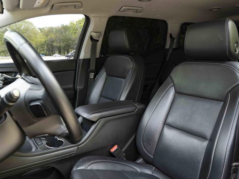 Used 2023 GMC Acadia SLT image 17