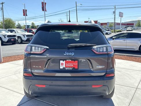 Used 2019 Jeep Cherokee Latitude Plus w/ Comfort/Convenience Group AWD/4WD image 4
