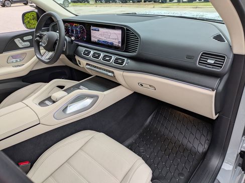 Used 2024 Mercedes-Benz GLS 450 4MATIC image 38