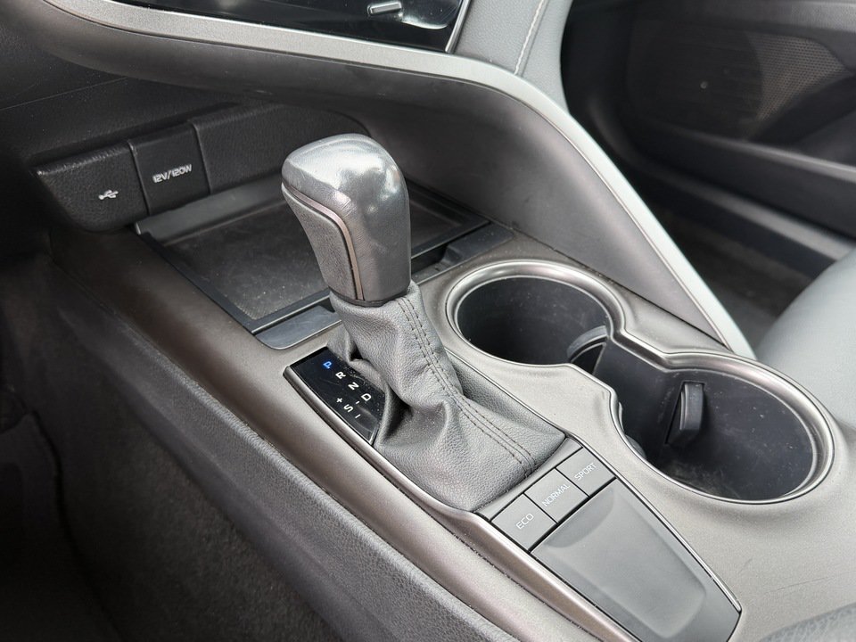 Used 2022 Toyota Camry SE FWD image 18