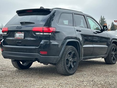 Used 2019 Jeep Grand Cherokee Laredo image 3