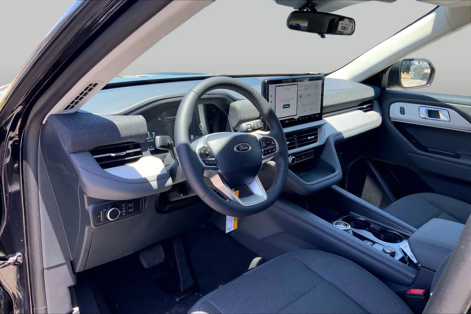 New 2026 Ford Explorer Active RWD image 8
