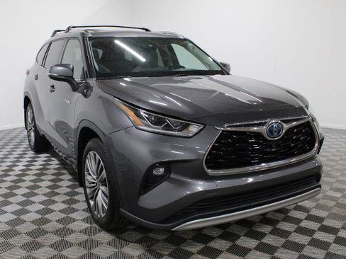 Certified 2021 Toyota Highlander Platinum AWD/4WD image 8