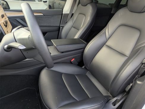 Used 2024 Tesla Model Y Long Range image 6