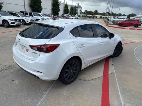 Used 2017 MAZDA MAZDA3 Touring FWD image 2