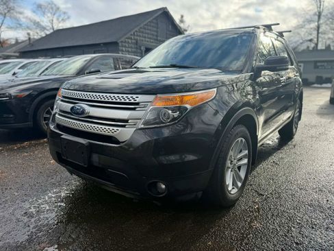 Used 2015 Ford Explorer XLT image 1