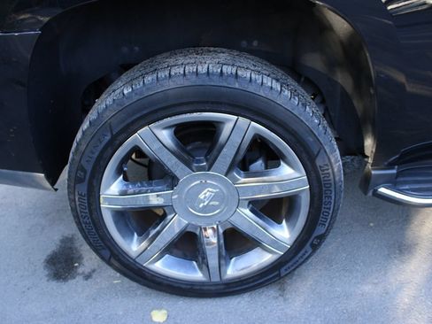 Used 2017 Cadillac Escalade Luxury RWD image 22