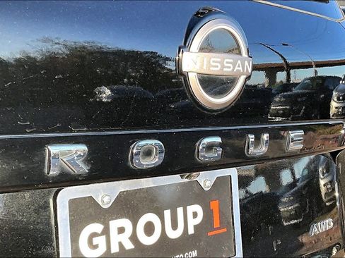 Used 2023 Nissan Rogue S image 29