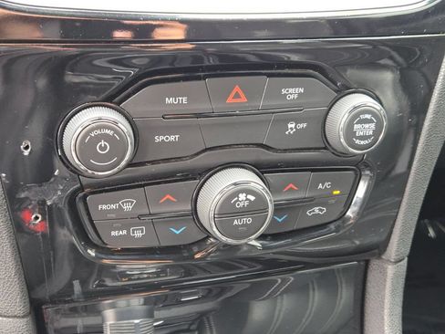 Used 2018 Chrysler 300 S RWD image 21
