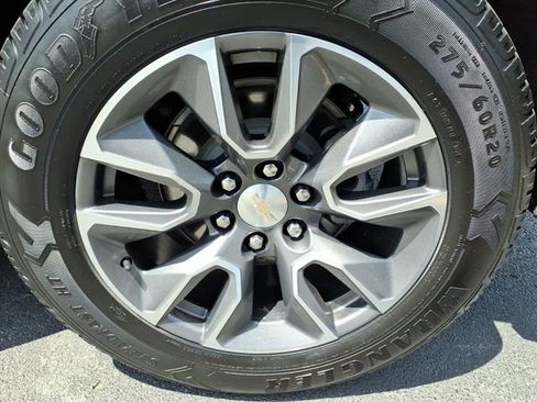 Certified 2022 Chevrolet Suburban LT AWD/4WD image 12