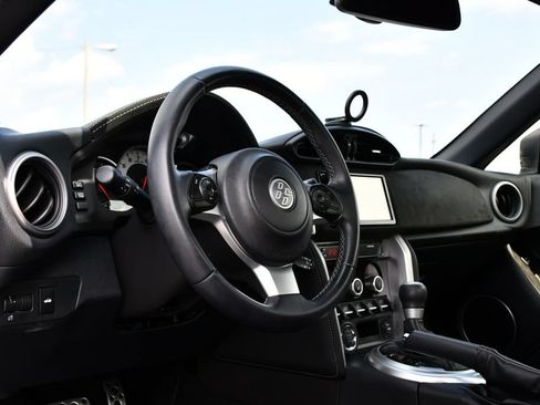 Used 2019 Toyota 86 RWD image 13
