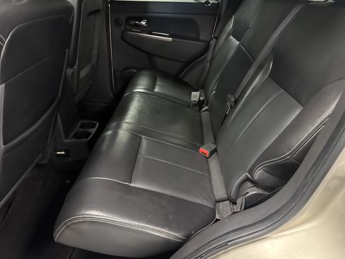 Used 2011 Jeep Liberty Limited image 7