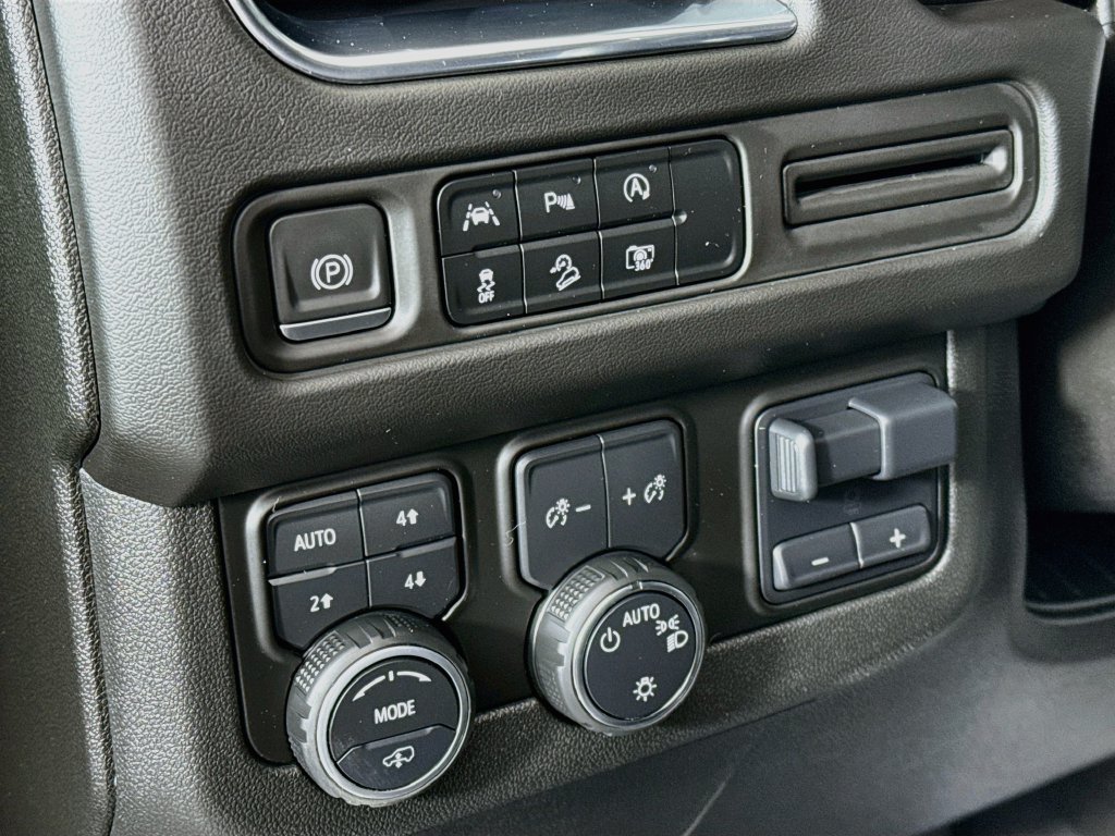 Used 2023 Chevrolet Tahoe Z71 w/ Z71 Off-Road Package AWD/4WD image 10