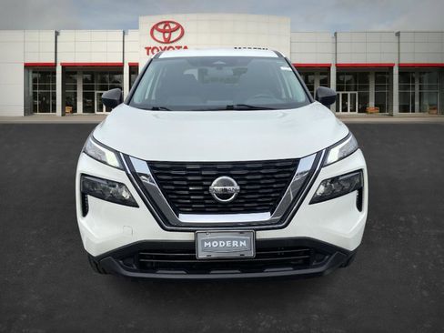 Used 2021 Nissan Rogue S image 2