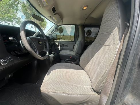 Used 2017 Chevrolet Express 3500 LT w/ LT Preferred Equipment Group RWD image 28