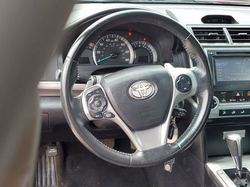 Used 2014 Toyota Camry SE FWD image 12