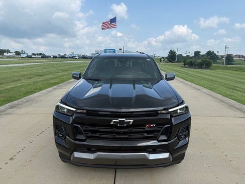 Used 2025 Chevrolet Colorado Z71 w/ Technology Package AWD/4WD image 11