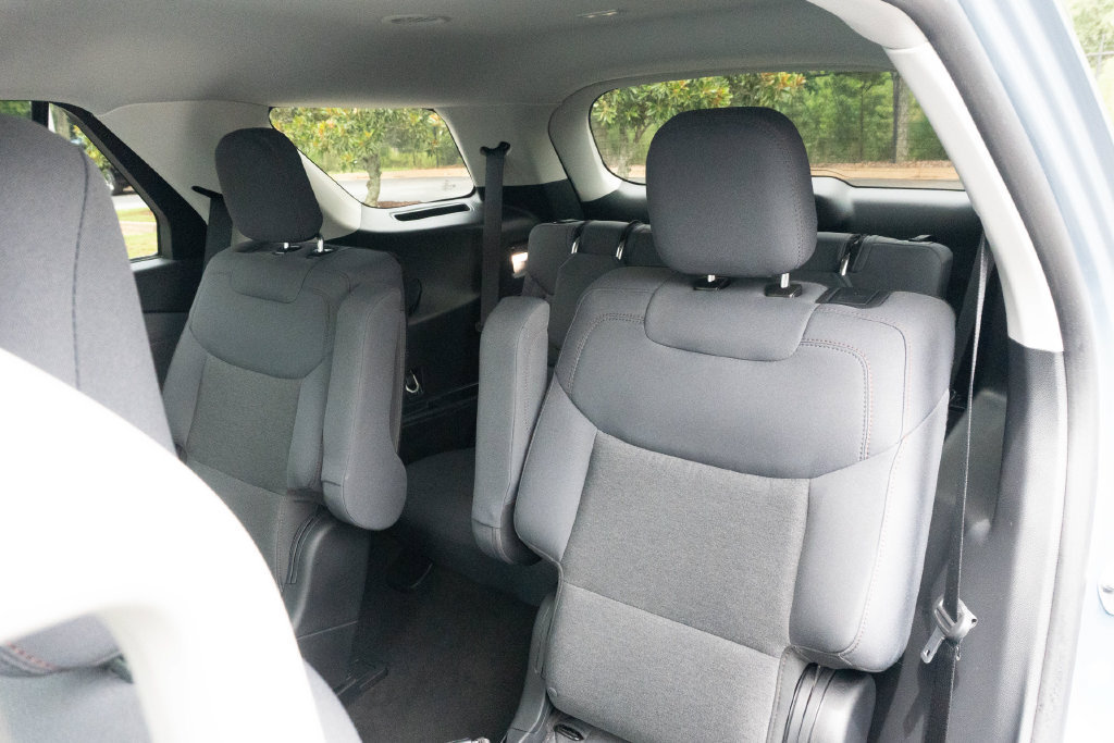 Used 2025 Ford Explorer Active RWD image 19