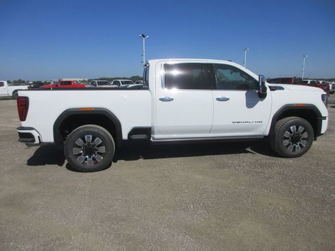 New 2026 GMC Sierra 2500 Denali w/ Denali Reserve Package AWD/4WD image 3