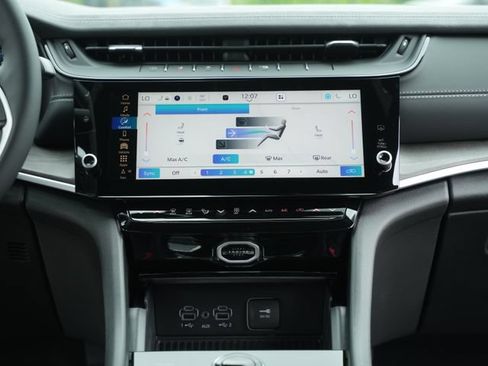 New 2026 Jeep Grand Cherokee L Limited w/ Luxury Tech Group II AWD/4WD image 31