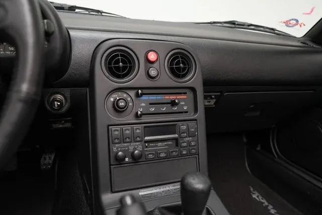 Used 1990 MAZDA MX-5 Miata RWD image 17