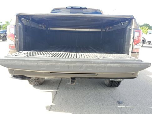 Used 2021 Nissan Titan PRO-4X w/ Pro-4x Convenience Package AWD/4WD image 8