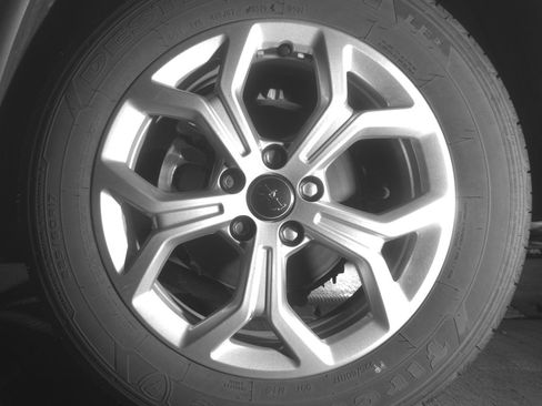 Used 2025 Jeep Compass Latitude image 14