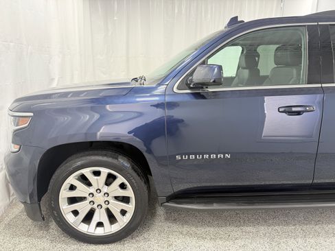 Used 2020 Chevrolet Suburban LT w/ Luxury Package image 4