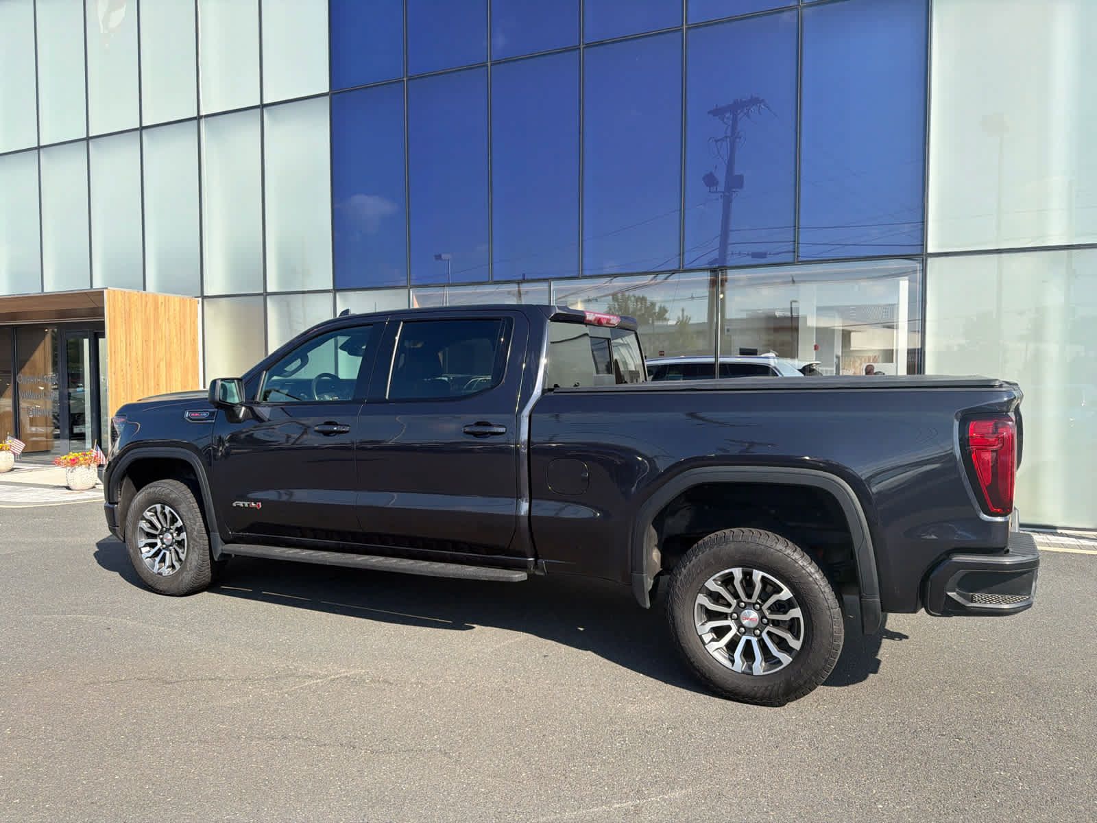 Used 2022 GMC Sierra 1500 AT4 w/ Technology Package AWD/4WD image 15