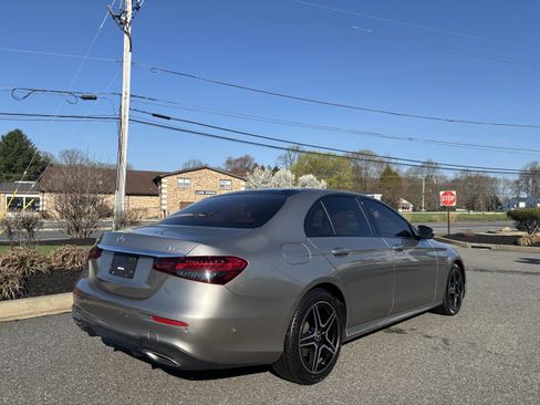 Used 2022 Mercedes-Benz E 350 4MATIC Sedan image 5