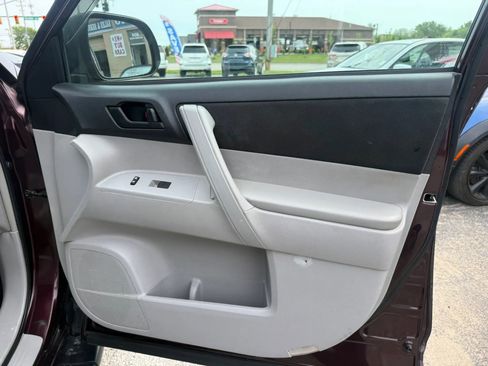 Used 2013 Toyota Highlander 4WD w/ Cold Weather Pkg image 19