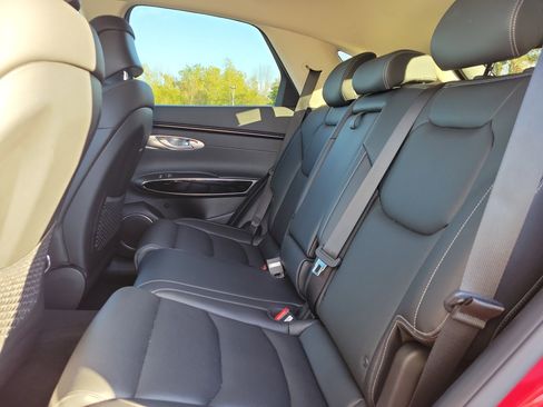 Used 2025 Genesis GV70 2.5T image 16