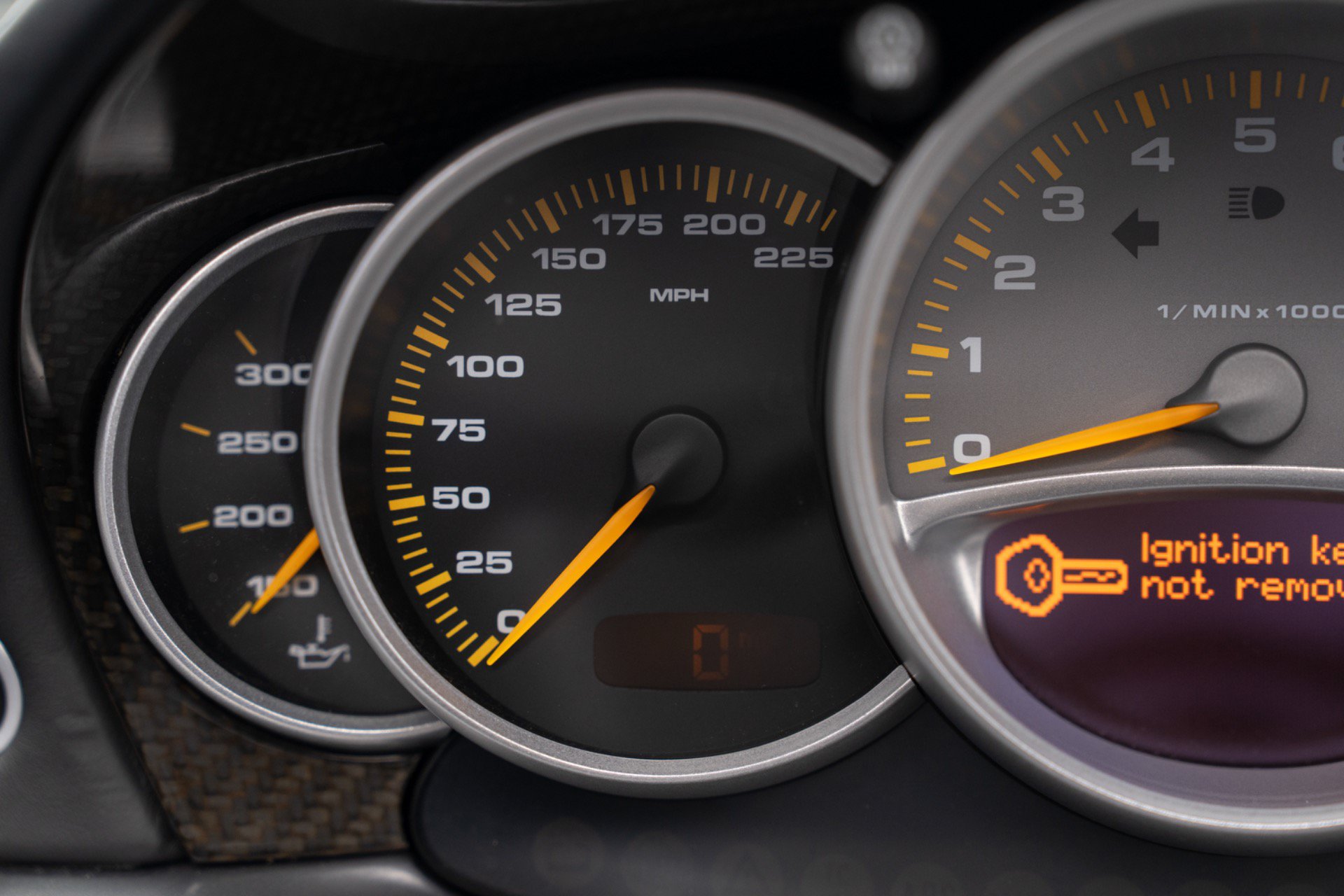 Used 2004 Porsche Carrera GT RWD image 20
