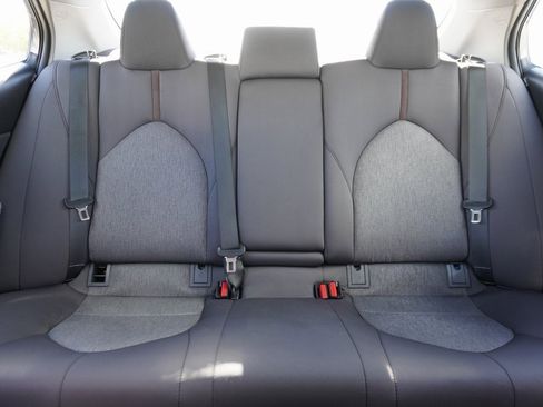 Used 2019 Toyota Camry LE image 23