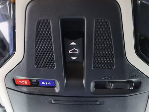 Used 2023 Subaru Outback Premium image 7