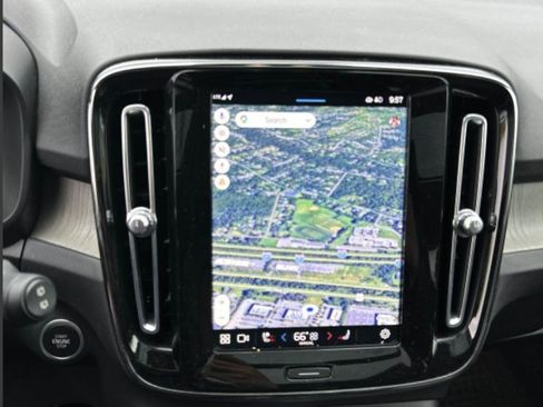 Used 2023 Volvo XC40 B5 Plus w/ Protection Package Premier AWD/4WD image 15