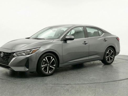 Used 2025 Nissan Sentra SV image 3