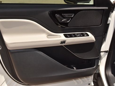 New 2026 Lincoln Aviator 2WD image 35