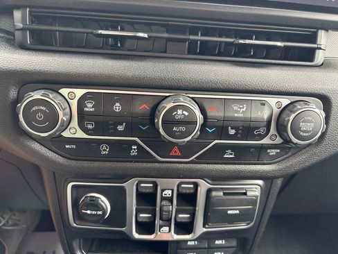 Used 2024 Jeep Wrangler Unlimited Sport AWD/4WD image 5