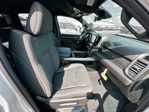 New 2026 RAM 1500 4x4 Crew Cab image 33