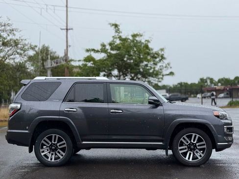 Used 2022 Toyota 4Runner Limited AWD/4WD image 6