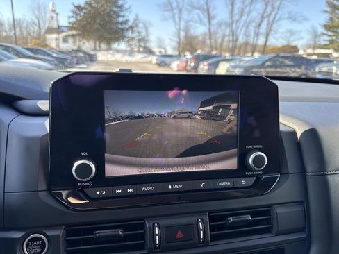 Used 2024 Nissan Pathfinder S image 21