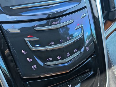 Used 2018 Cadillac Escalade ESV Luxury RWD image 32