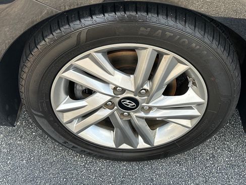 Used 2020 Hyundai Elantra Value Edition FWD image 17