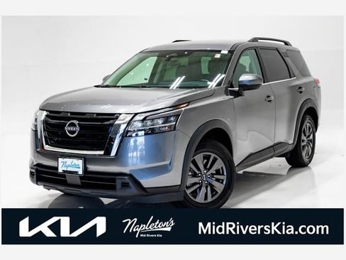 Used 2022 Nissan Pathfinder SV FWD image 1