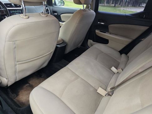 Used 2014 Dodge Avenger SE FWD image 16