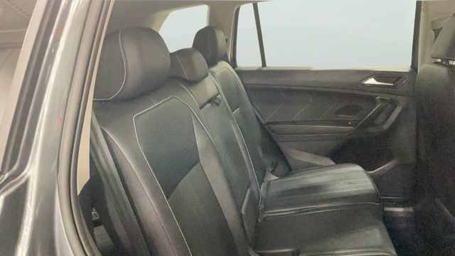 Used 2024 Volkswagen Tiguan SE w/ Panoramic Sunroof Package AWD/4WD image 19