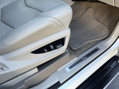 Used 2015 Cadillac Escalade ESV Premium image 17