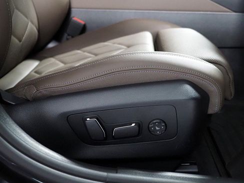 Used 2025 BMW i5 eDrive40i w/ M Sport Package image 73